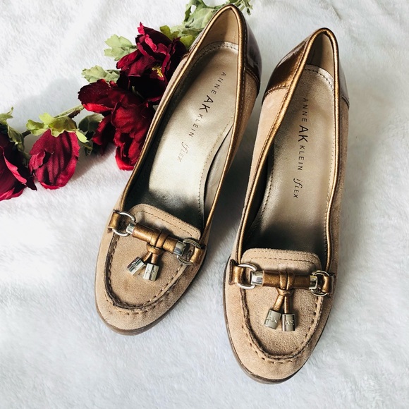 Anne Klein | I-Flex Suede & Leather pumps - Picture 12 of 13
